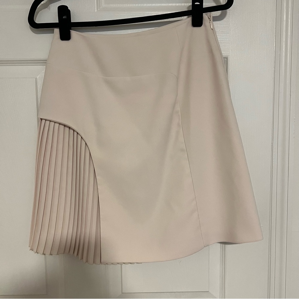 Karen Millen Tailored Buckle Detail Pleated Beige Mini Skirt Size US 4 UK 8 - Picture 5 of 5